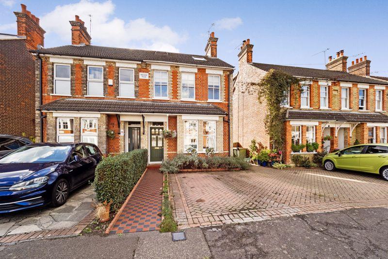 Warescot Road, Brentwood 3 bed semidetached house £600,000