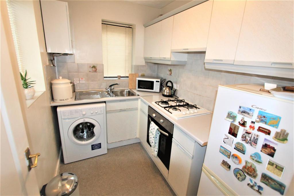 Hamar Way Marston Green 2 bed semidetached house £725 pcm (£167 pw)