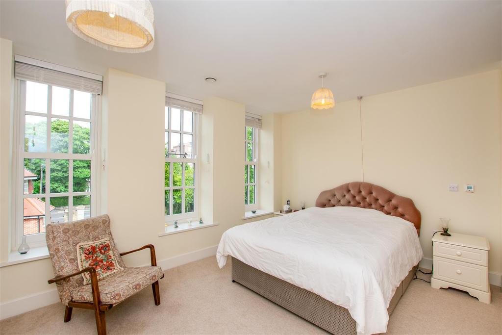 Bedroom 1 (2).jpg