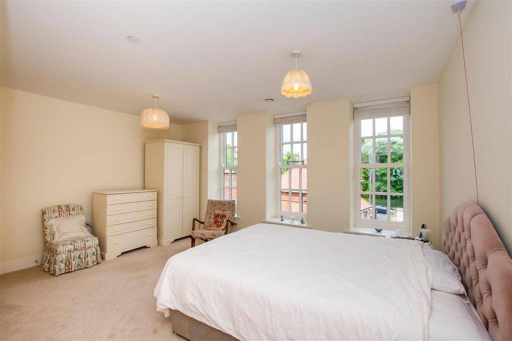 Bedroom 1.jpg