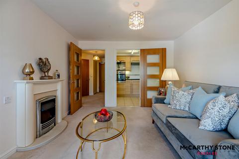 1 bedroom apartment for sale, Farringford Court, 1 Avenue Road, Lymington, Hampshire