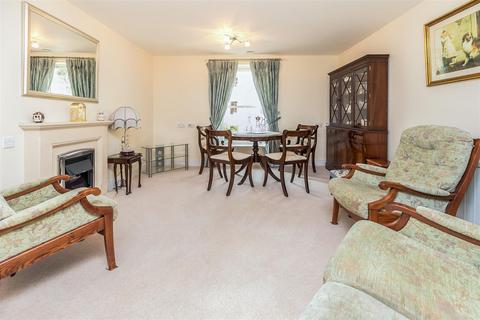 1 bedroom apartment for sale, Cartwright Court, Church Street, Malvern, Worcestershire, WR14 2GE