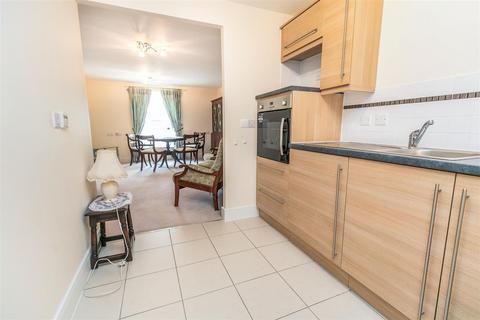 1 bedroom apartment for sale, Cartwright Court, Church Street, Malvern, Worcestershire, WR14 2GE