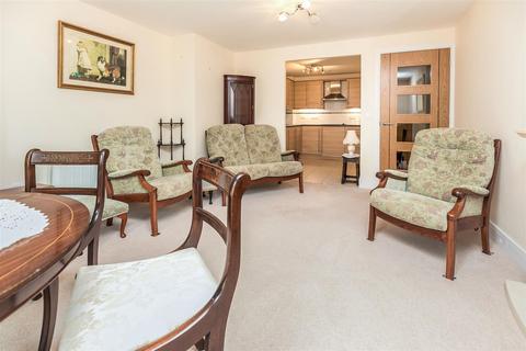 1 bedroom apartment for sale, Cartwright Court, Church Street, Malvern, Worcestershire, WR14 2GE