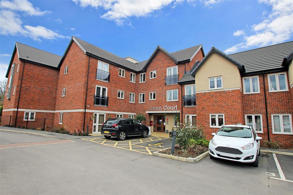 Lawn Court communal 1.jpg