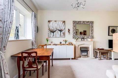 2 bedroom apartment for sale - Willoughby Place, Station Road, Bourton-on-the-Water, Cheltenham, Gloucestershire, GL54 2FF