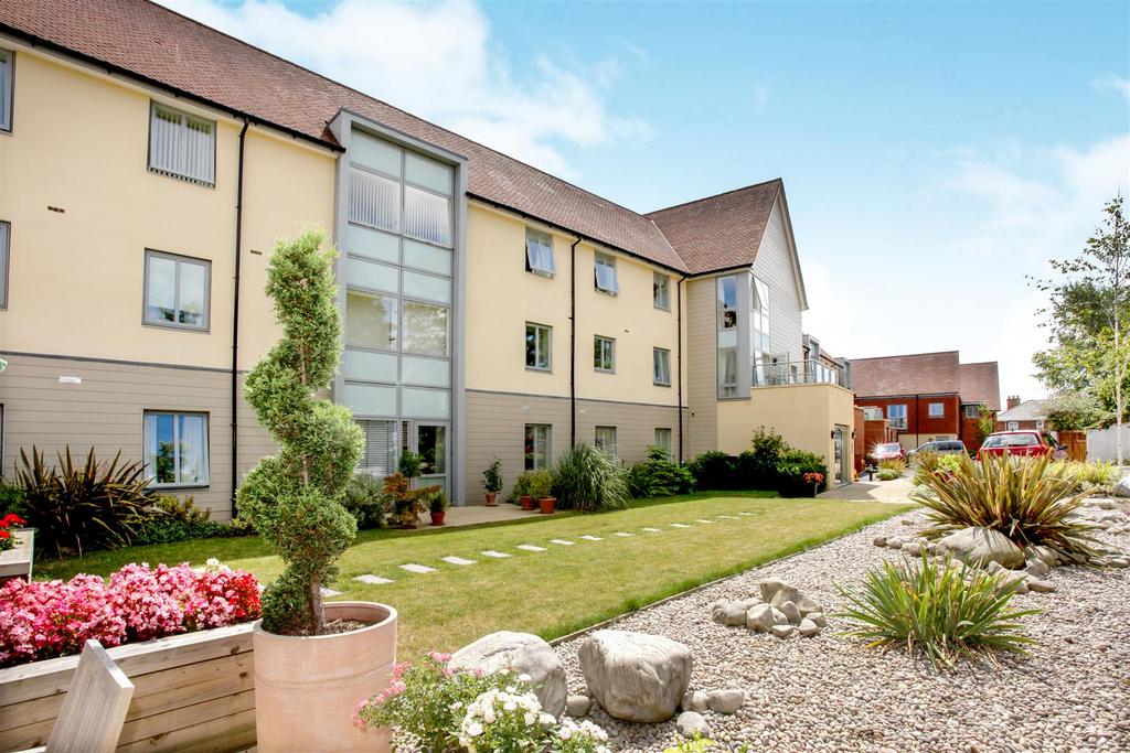 Queen Eleanor Court, Salisbury Street, Amesbury, SP4 7FU 2 bed
