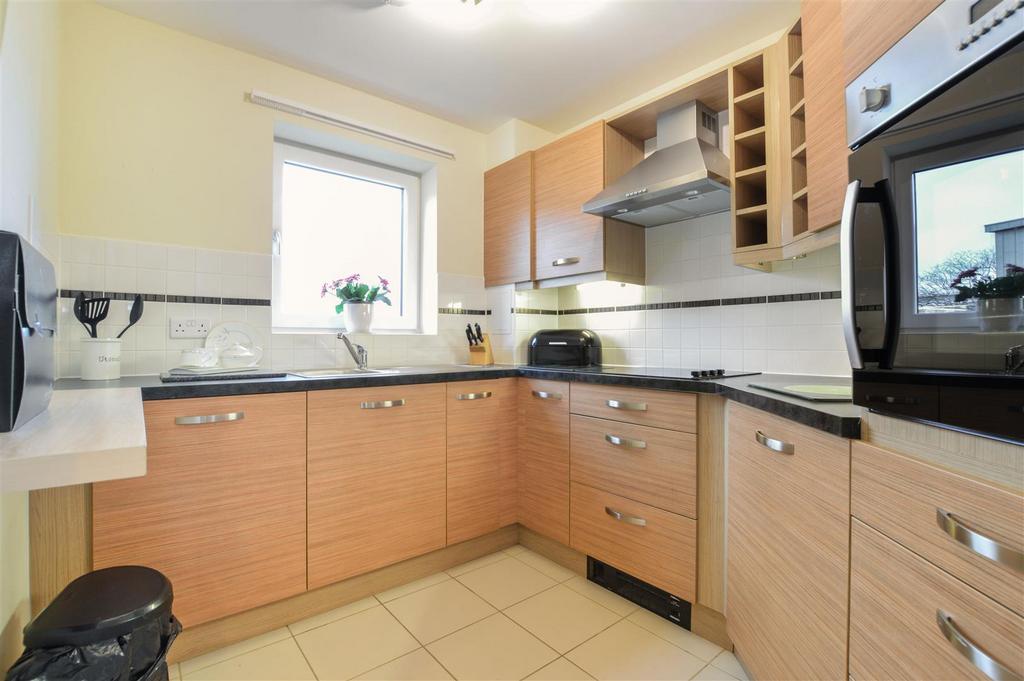 Kitchen 51 LC.jpg