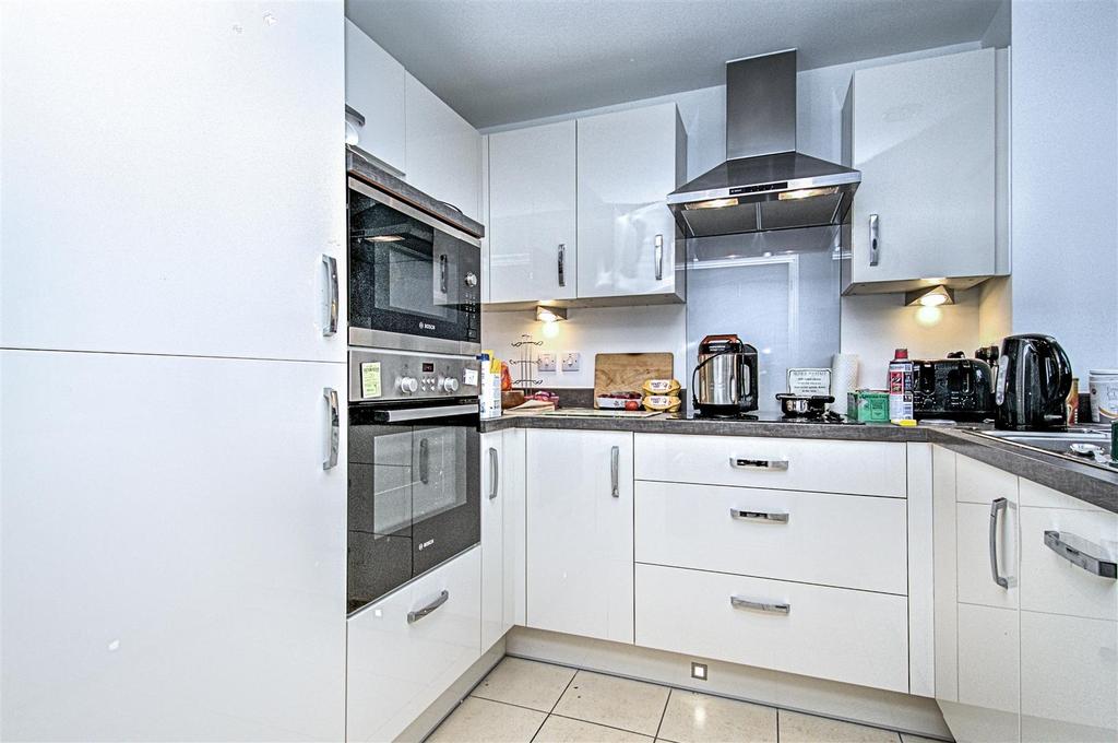Cardamom Court, Albion Road, Bexley Heath DA6 7AX 2 bed apartment £