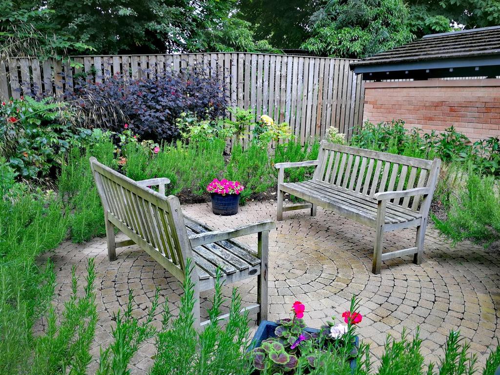 Courtyard photo Ashwood Court.jpg