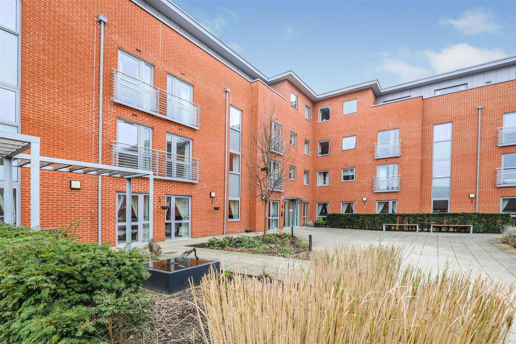 Corbett Court, The Brow, Burgess Hill, West Sussex, RH15 9DD 1 bed apartment £190,000