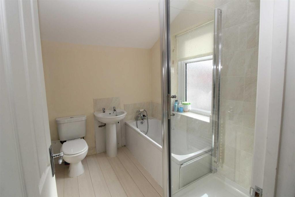 Cambridge Avenue, Whitley Bay 2 bed flat £550 pcm (£127 pw)
