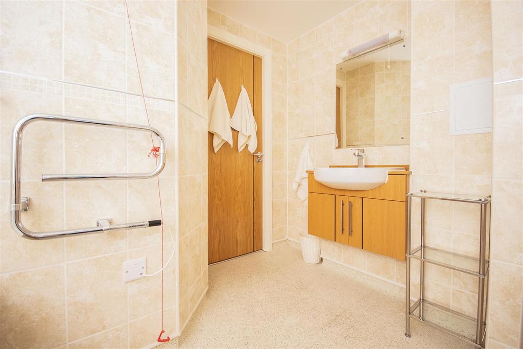 Bathroom 12 FC(b).jpg