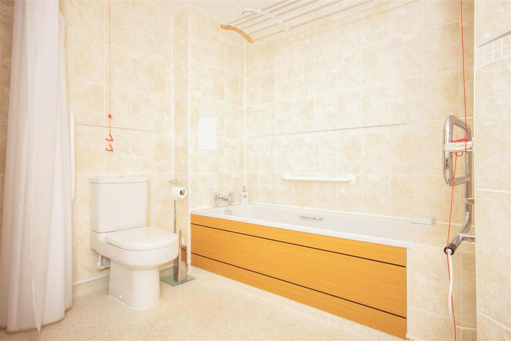 Bathroom 12 FC(a).jpg