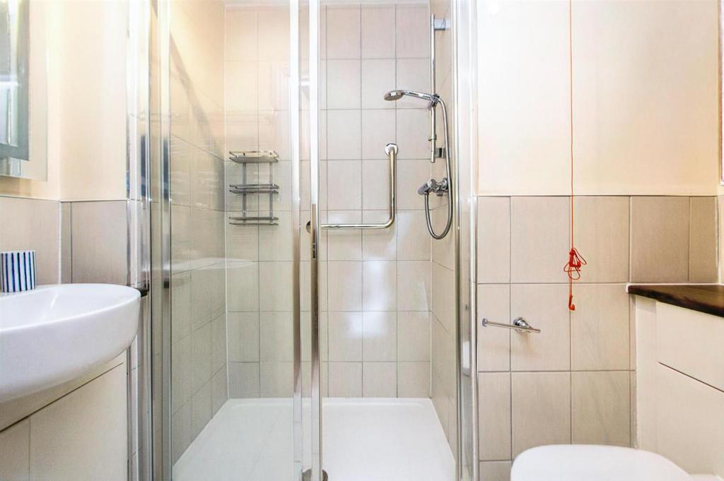 Shower room.jpg