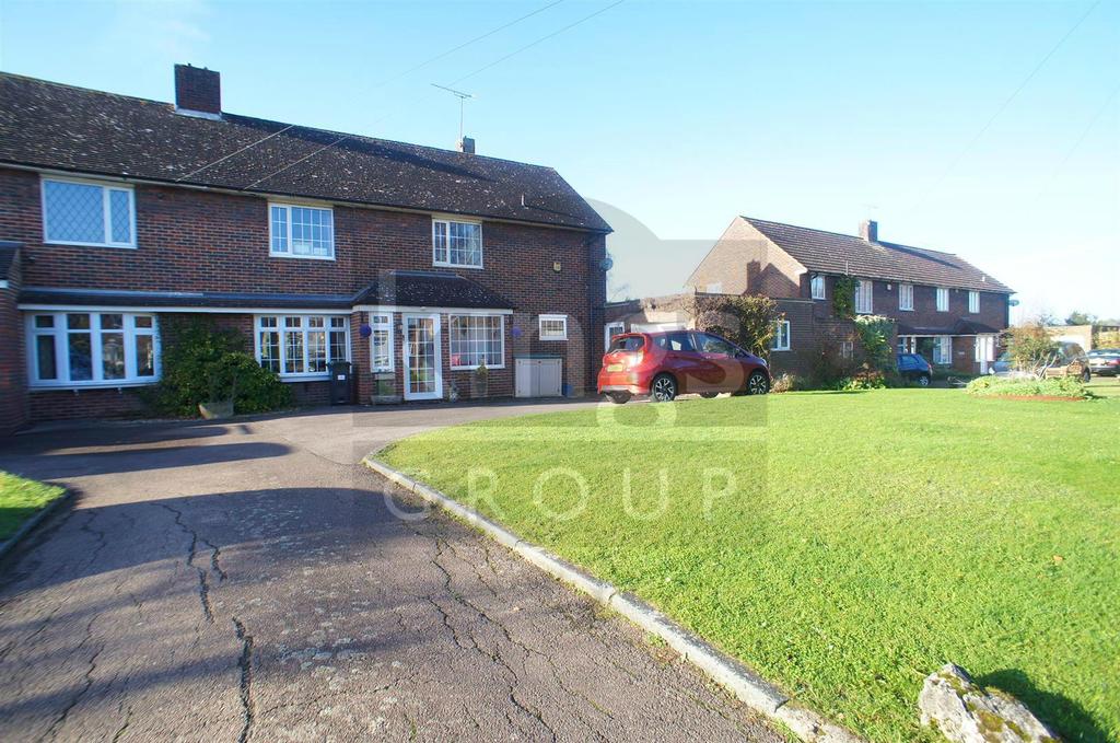 The Cobbins, Waltham Abbey 4 bed semidetached house £580,000