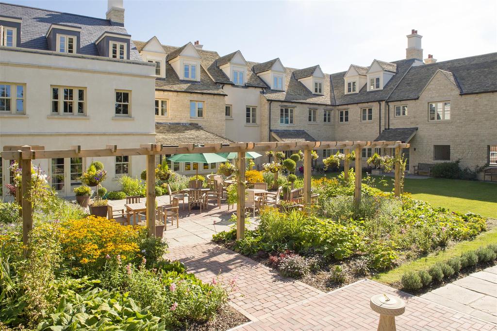 Lewsey Court. General view 2.jpg