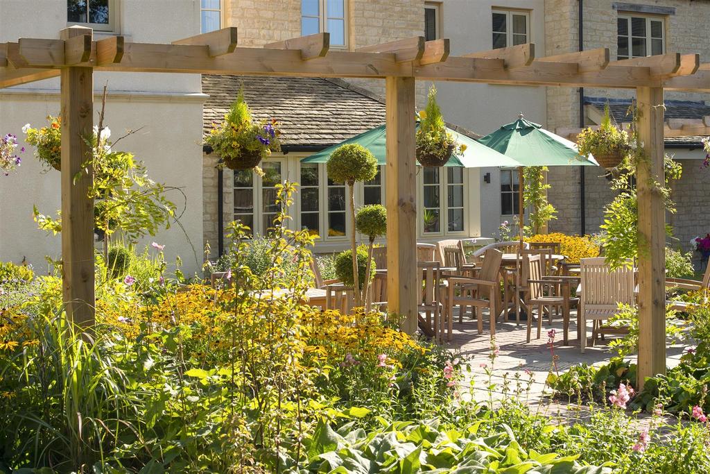 Lewsey Court. General view 1.jpg
