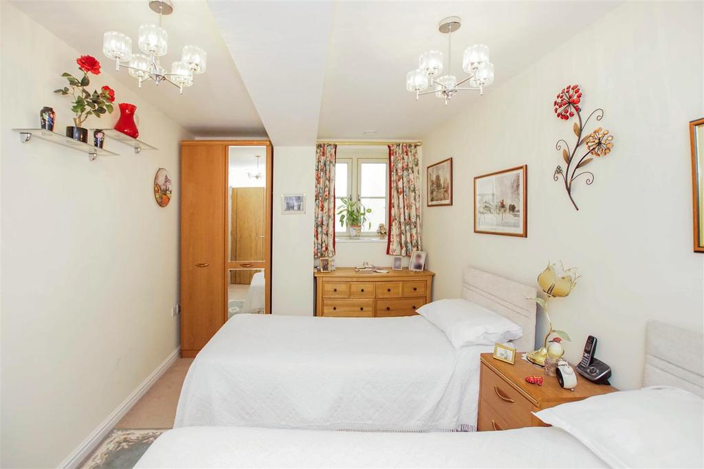Bedroom..jpg