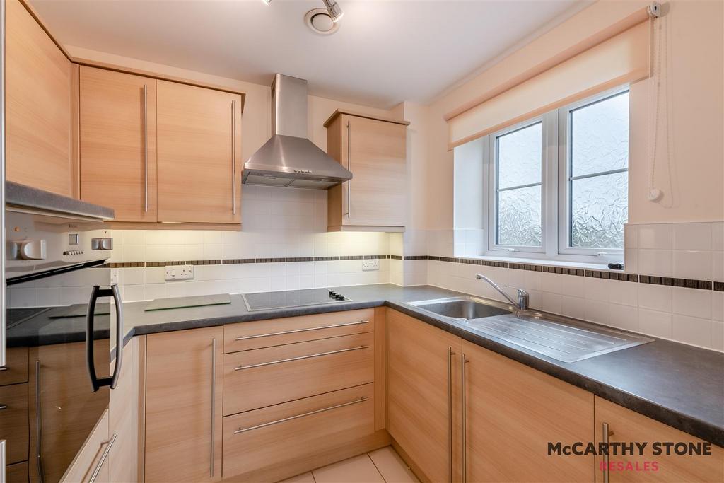 8587339-interior11.jpg