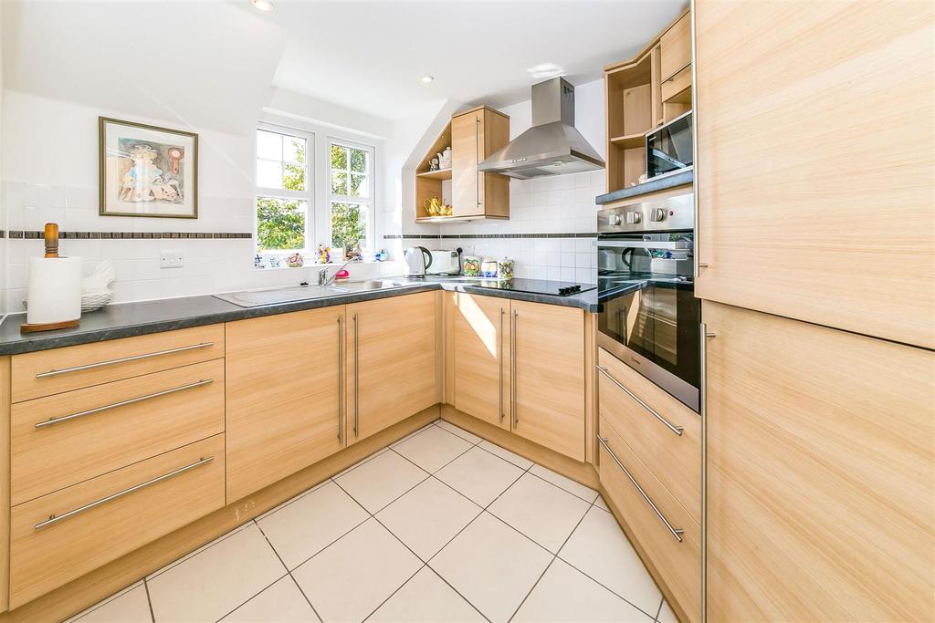 Clarence Court, Clarence Road, Horsham 2 bed apartment £299,999