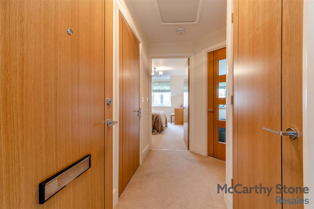 8640637-interior18.jpg