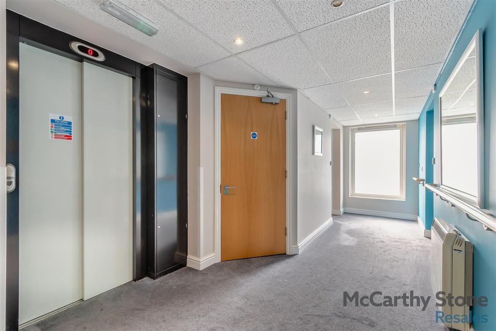 8640637-interior29.jpg