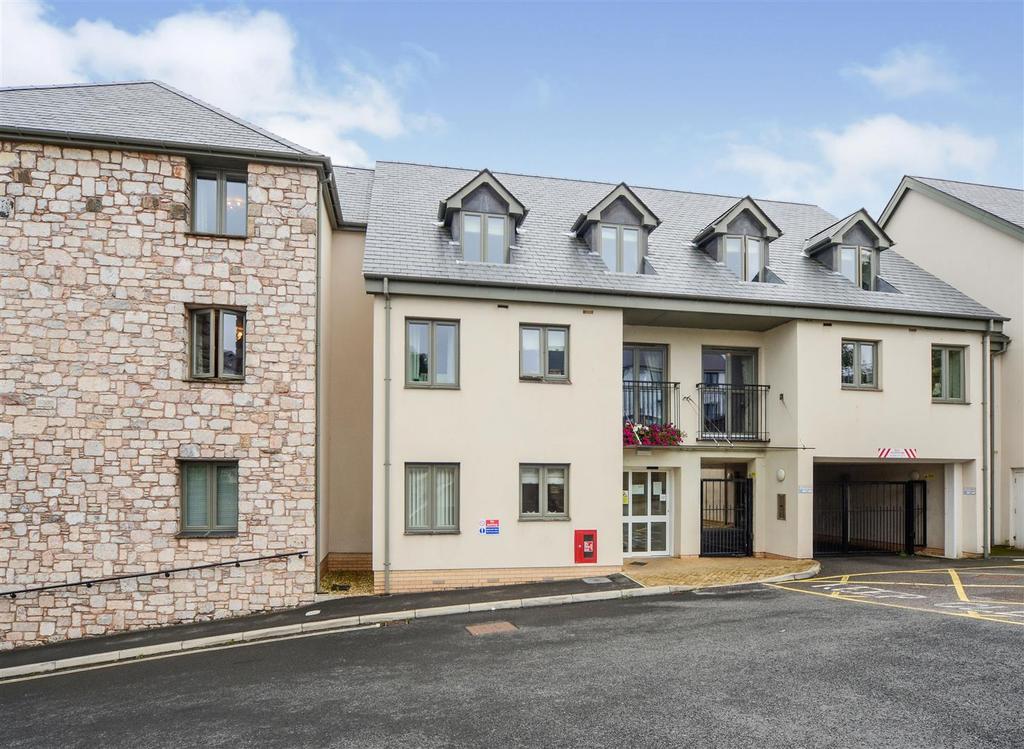 Stover Court, East Street, Newton Abbot, TQ12 1GH 1 bed apartment £207,500