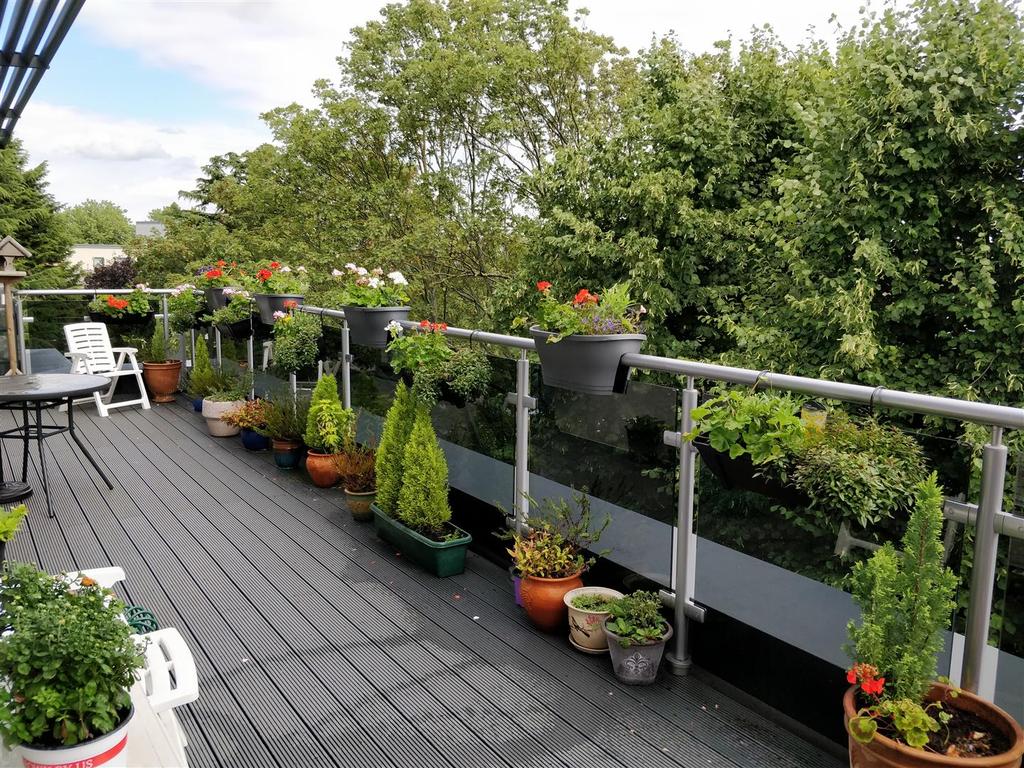 Balcony 2.jpg