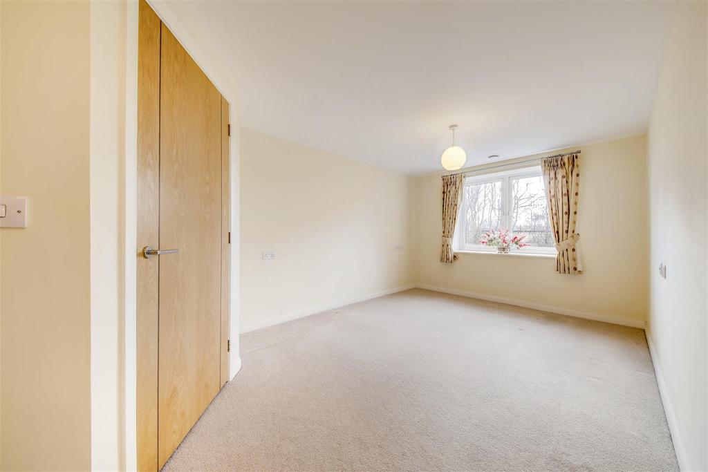 Bedroom 1.jpg