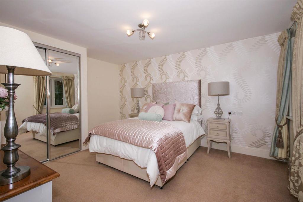 Bedroom 1.jpg