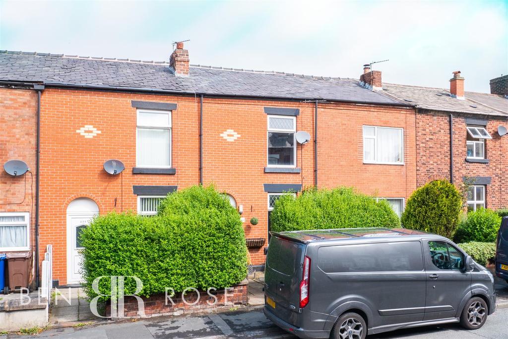 Lyons Lane, Chorley 2 bed terraced house £595 pcm (£137 pw)