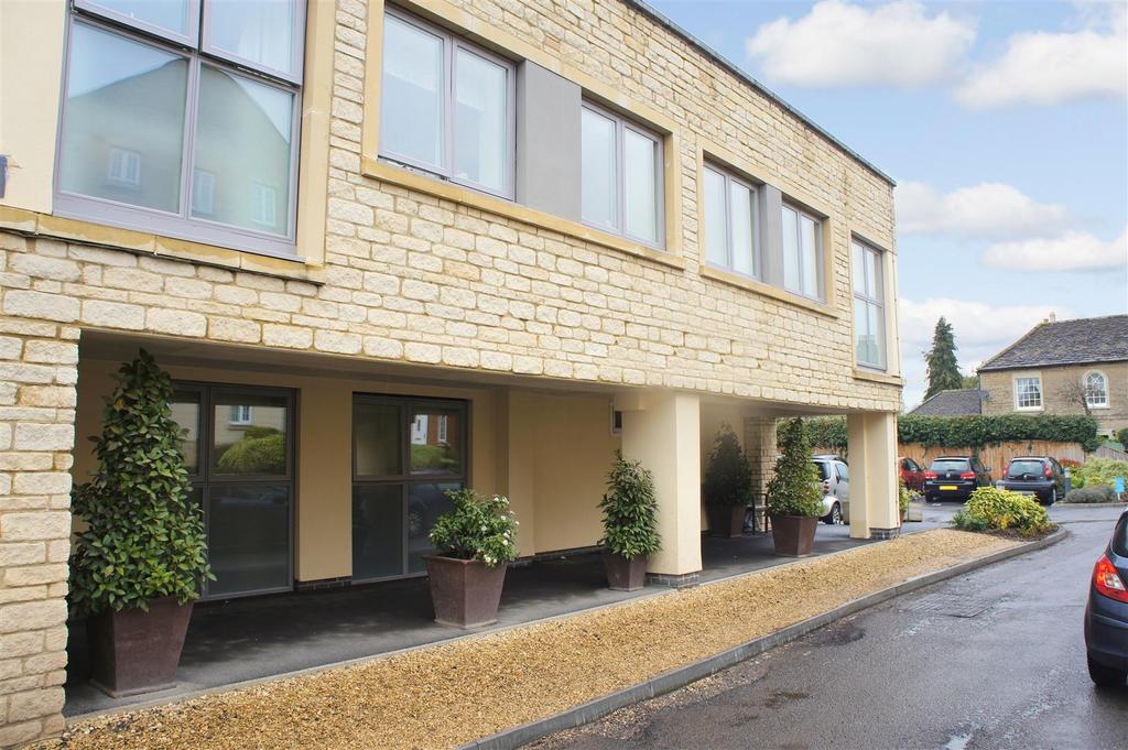Bowles Court, Westmead Lane, Chippenham 1 bed apartment for sale £135,000