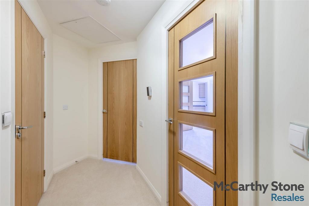8630891-interior10.jpg