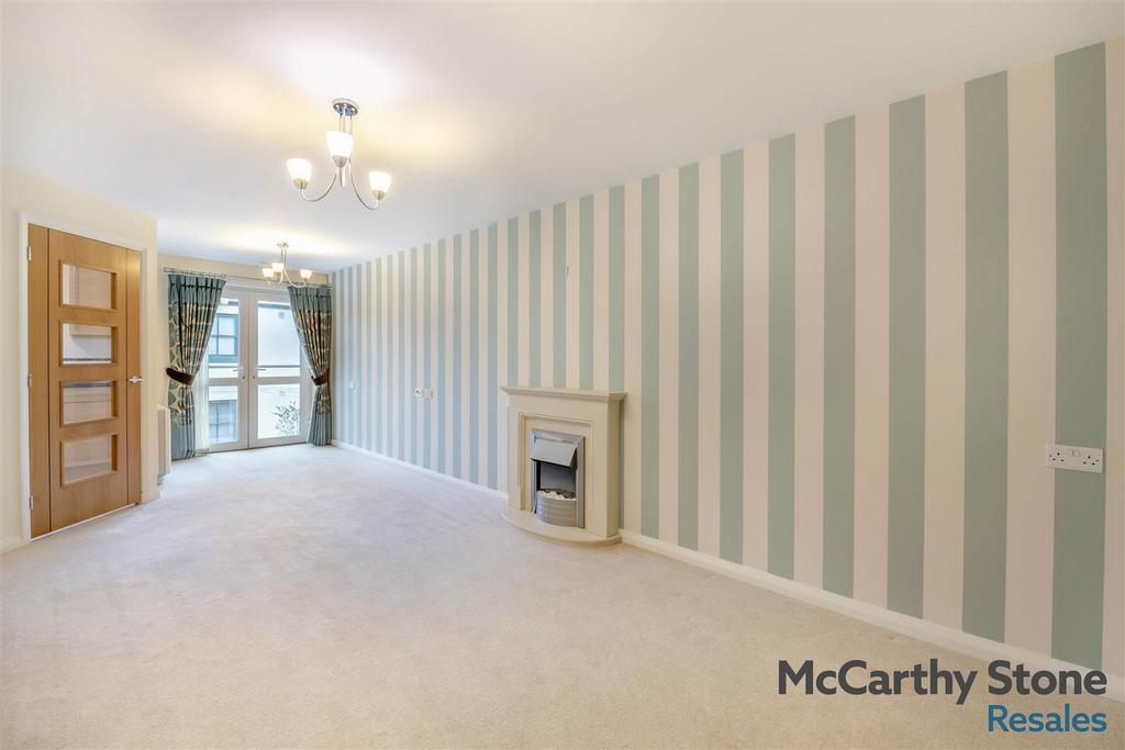 8630891-interior02.jpg