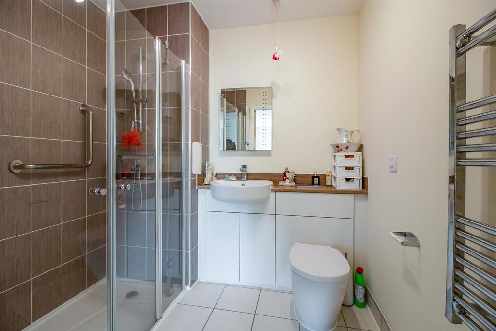 En-suite Shower Room 7 Beacon Court.jpg