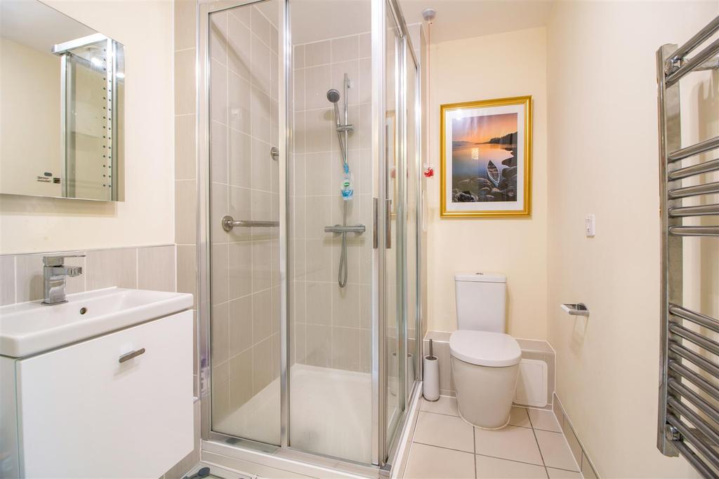Shower Room 7 Beacon Court.jpg