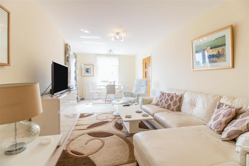 Living Room 7 Beacon Court.jpg