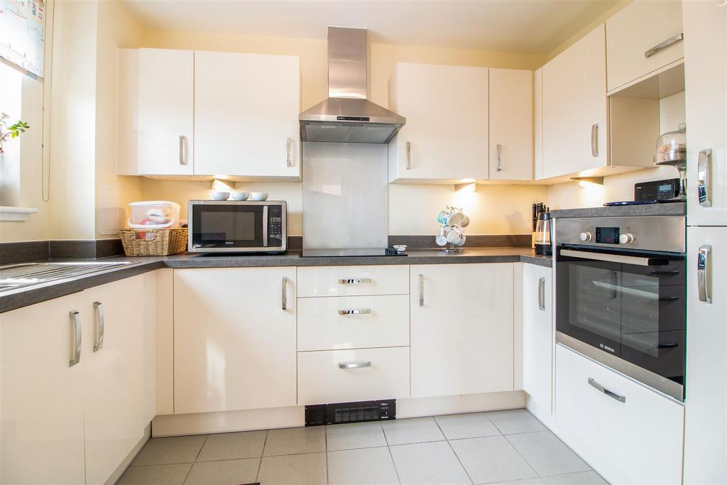 Kitchen 7 Beacon Court.jpg