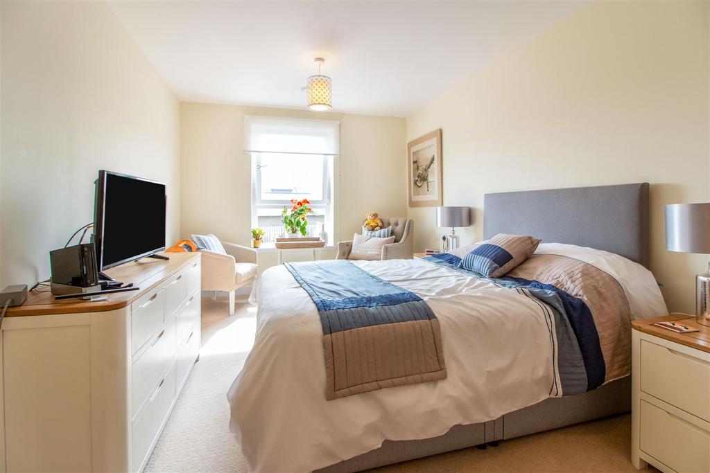 Primary Bedroom 7 Beacon Court .jpg