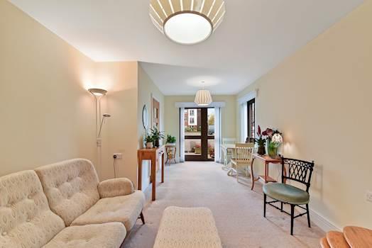 Living room (2).jpg