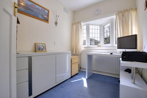 14 Morgan Crescent, Theydon Bois, Epping, CM16 7DX