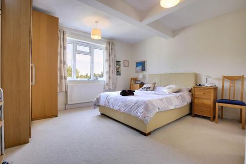 14 Morgan Crescent, Theydon Bois, Epping, CM16 7DX