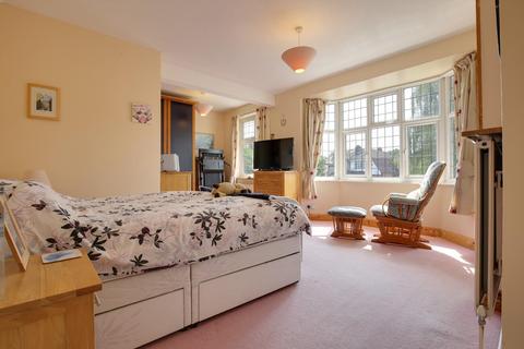 14 Morgan Crescent, Theydon Bois, Epping, CM16 7DX