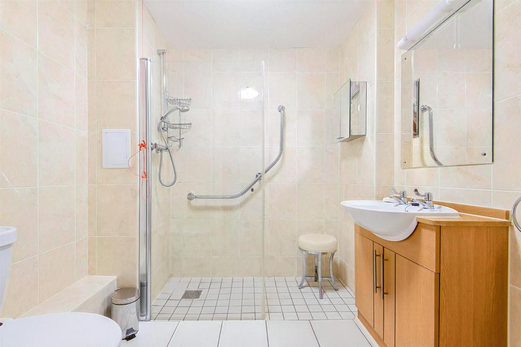 Shower Room.jpg