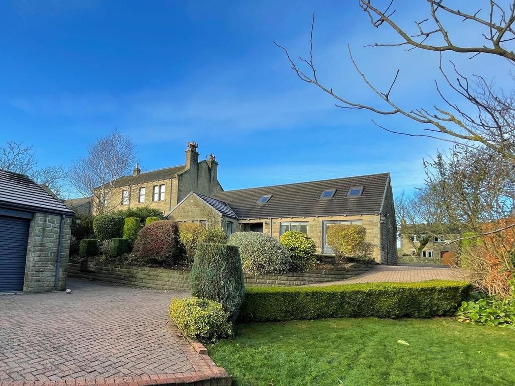 New Hey Road, Outlane, Huddersfield 4 bed detached bungalow £1,400