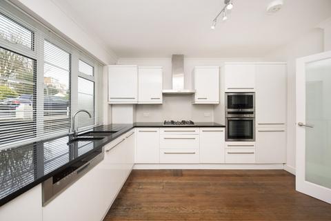St Aubyns Court, SW19