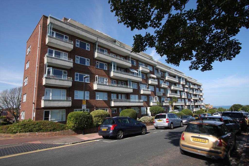 Dolphin Court, Cliff Road, Eastbourne BN20 2 bed apartment for sale £