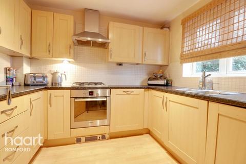 23 Bushy Close, Romford, RM1 4WL