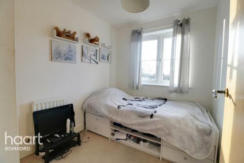 23 Bushy Close, Romford, RM1 4WL